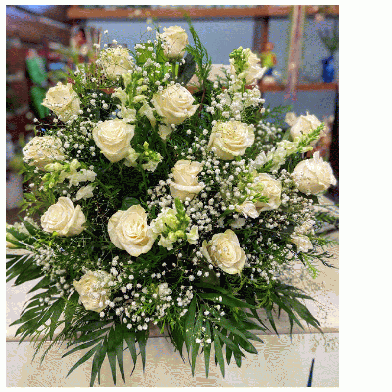 Centro de 18 rosas blancas funeral. Flores para funeral en Logroño